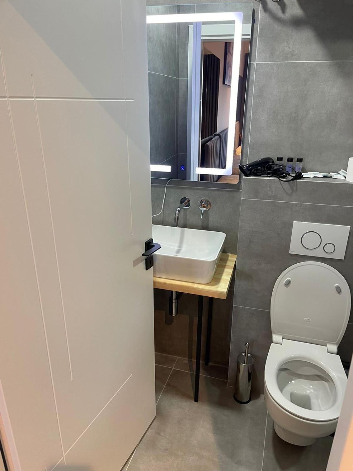 Aries Apartments Sarandë Exteriér fotografie