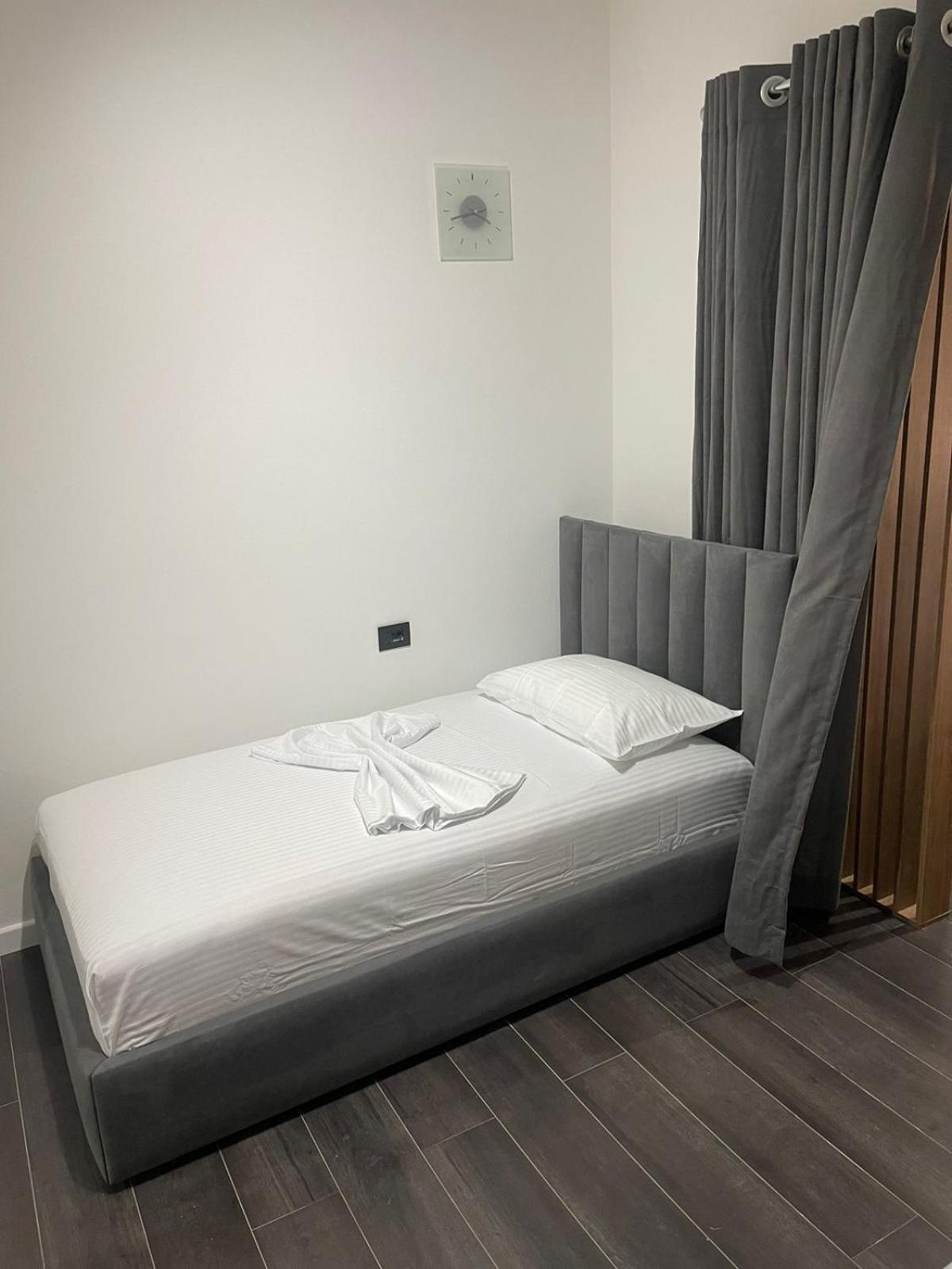 Aries Apartments Sarandë Exteriér fotografie