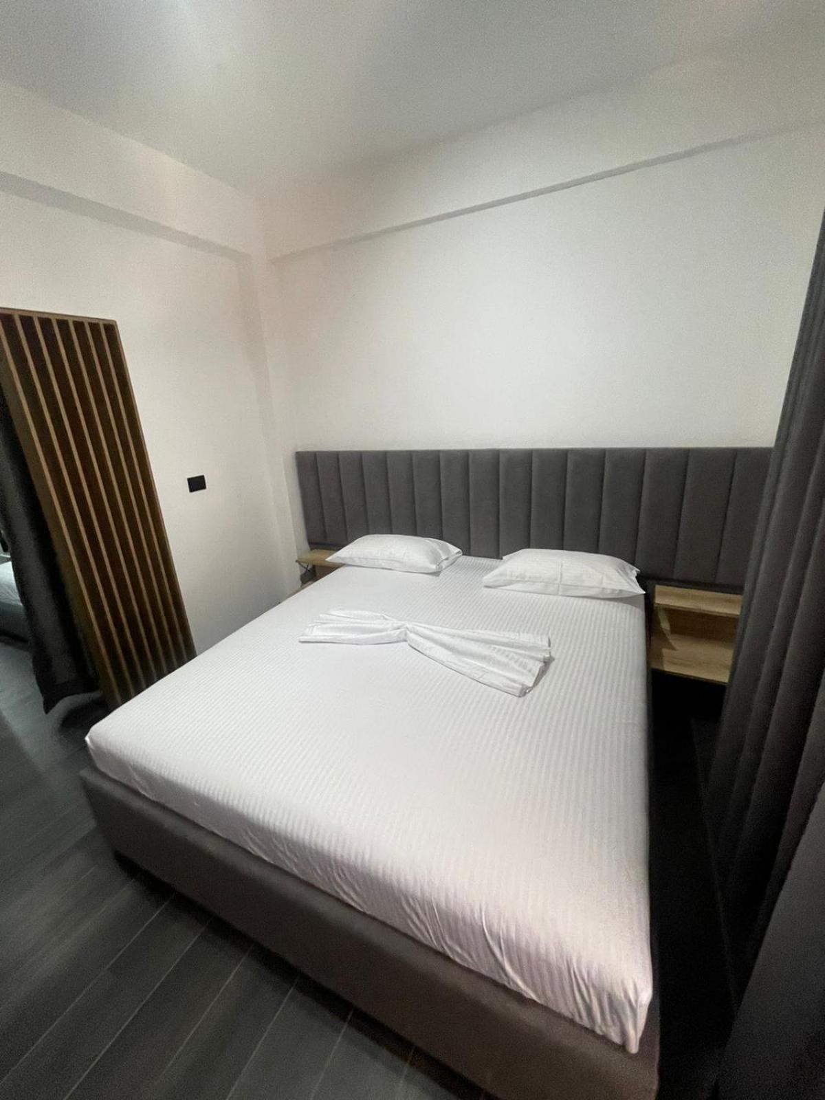 Aries Apartments Sarandë Exteriér fotografie